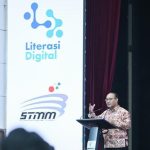 Kepala BPSDM Kemkomdigi Bonifasius Wahyu Pudjianto dalam forum diskusi Berdaya dengan AI untuk Generasi Cakap Digital di Kampus Sekolah Tinggi Multi Media (STMM) Yogyakarta (foto: Humas Kemkomdigi)