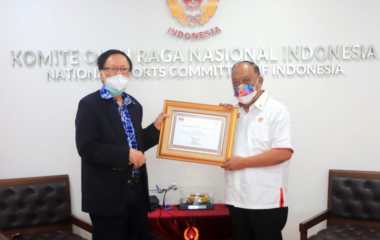 Indonesia berduka atas berpulangnya legenda bulu tangkis Tan Joe Hok pada usia 87 tahun. Sang maestro olahraga nasional meninggal dunia pada Senin (2/6/2025) pukul 10.52 WIB di Rumah Sakit Medistra, Jakarta../Foto Istimewa/Humas KONI Pusat
