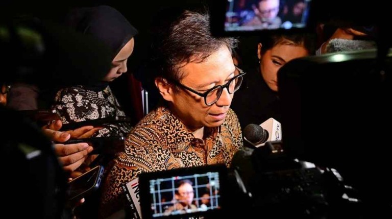 Menteri Kesehatan (Menkes) Budi Gunadi Sadikin menyampaikan keterangannya kepada awak media usai pertemuan dengan Presiden Prabowo di Istana Merdeka, Jakarta, pada Selasa, 3 Juni 2025. Foto: BPMI Setpres/Muchlis Jr