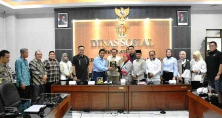 Komisi V DPRD Provinsi Sumatera Selatan melakukan kunjungan kerja ke Dinas Sosial dan Dinas Kesehatan Daerah Istimewa Yogyakarta pada Rabu, 7 Mei 2025.