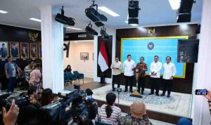 Keterangan Pers oleh Menteri Sekretaris Negara Prasetyo Hadi, Menteri Energi dan Sumber Daya Mineral Bahlil Lahadalia, Menteri Kehutanan Raja Juli Antoni, Menteri Lingkungan Hidup Hanif Faisol Nurofiq, dan Sekretaris Kabinet Teddy Indra Wijaya di Kompleks Istana Kepresidenan Jakarta, pada Selasa, 10 Juni 2025 Foto: BPMI Setpres/Muchlis Jr
