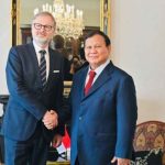 Presiden Republik Indonesia Prabowo Subianto menerima kunjungan Perdana Menteri (PM) Republik Ceko, Petr Fiala, di hotel tempat Presiden Prabowo singgah di Praha, pada Selasa, 17 Juni 2025. Foto: BPMI Setpres/Laily Rachev