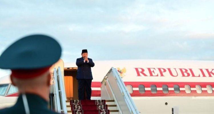 Presiden Prabowo Subianto lepas landas menuju Jakarta dari Bandara Internasional Pulkovo, St. Petersburg, Rusia, pada Jumat malam, 20 Juni 2025. Foto: BPMI Setpres/Muchlis Jr
