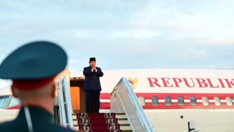 Presiden Prabowo Subianto lepas landas menuju Jakarta dari Bandara Internasional Pulkovo, St. Petersburg, Rusia, pada Jumat malam, 20 Juni 2025. Foto: BPMI Setpres/Muchlis Jr