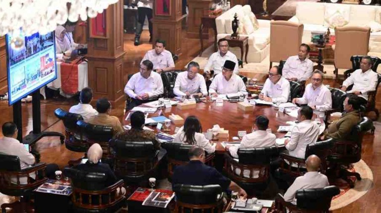Presiden Prabowo Subianto kembali menggelar rapat terbatas di kediaman pribadinya di Hambalang, Kabupaten Bogor, pada Senin, 23 Juni 2025. Foto: BPMI Setpres/Muchlis Jr