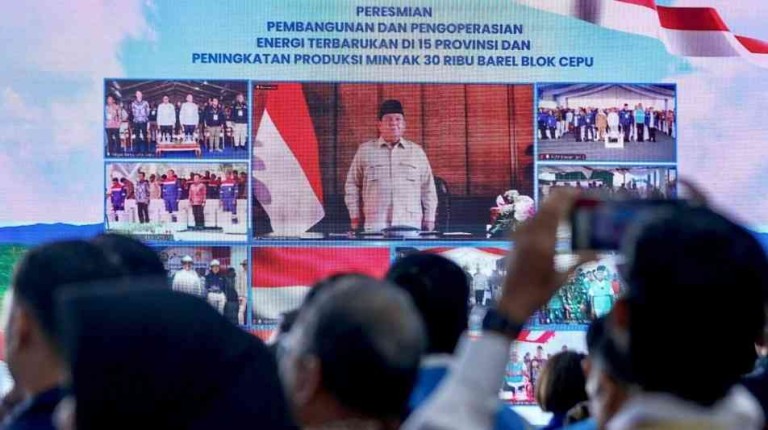 Presiden Prabowo Subianto meresmikan secara hybrid pengoperasian dan pembangunan energi terbarukan di 15 provinsi, peningkatan produksi minyak sebesar 30 ribu barel dari Blok Cepu, serta peletakan batu pertama lima pembangkit listrik tenaga panas bumi (PLTP), pada Kamis, 26 Juni 2025. Foto: BPMI Setpres