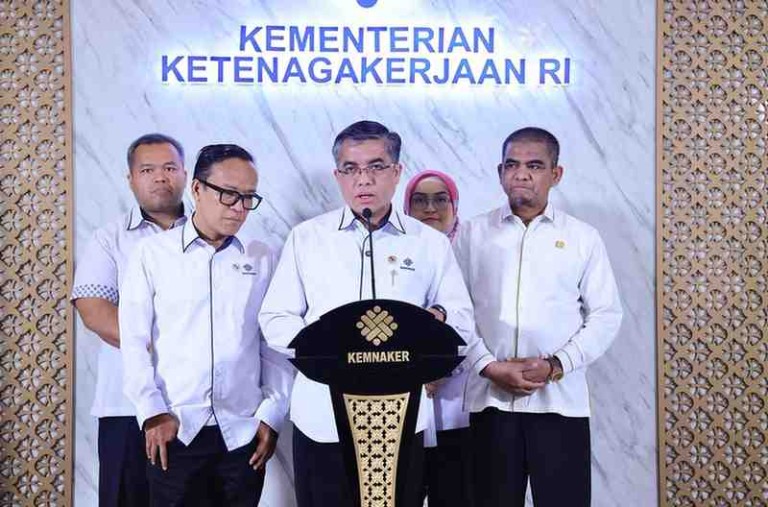 Menteri Ketenagakerjaan Yassierli mengumumkan bahwa Bantuan Subsidi Upah (BSU) Tahun 2025 Tahap I telah disalurkan kepada 2.450.068 pekerja dari total 3.697.836 penerima yang ditetapkan (Foto: Dok Kemnaker)