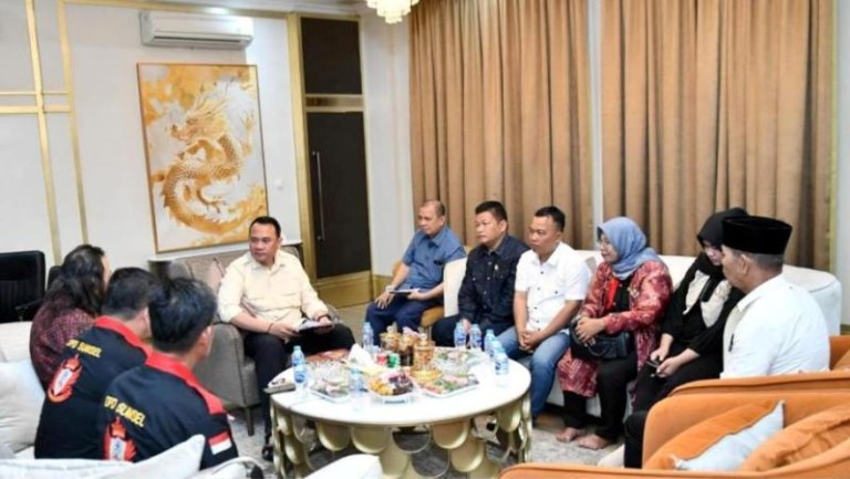 Ketua Dewan Perwakilan Rakyat Daerah (DPRD) Provinsi Sumatera Selatan (Sumsel), Andie Dinialdie, menerima audiensi dari Dewan Pimpinan Daerah (DPD) Adat Raja Sultan Nusantara Provinsi Sumsel pada Kamis, 15 Mei 2025.