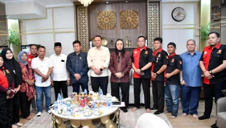 Ketua Dewan Perwakilan Rakyat Daerah (DPRD) Provinsi Sumatera Selatan (Sumsel), Andie Dinialdie, menerima audiensi dari Dewan Pimpinan Daerah (DPD) Adat Raja Sultan Nusantara Provinsi Sumsel pada Kamis, 15 Mei 2025.