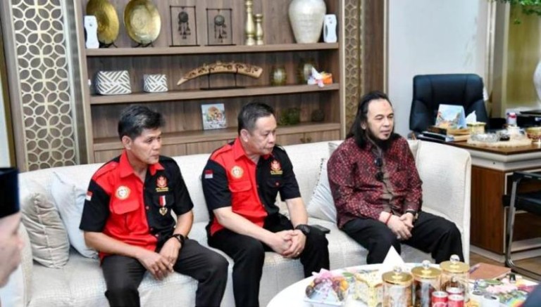 Ketua Dewan Perwakilan Rakyat Daerah (DPRD) Provinsi Sumatera Selatan (Sumsel), Andie Dinialdie, menerima audiensi dari Dewan Pimpinan Daerah (DPD) Adat Raja Sultan Nusantara Provinsi Sumsel pada Kamis, 15 Mei 2025.
