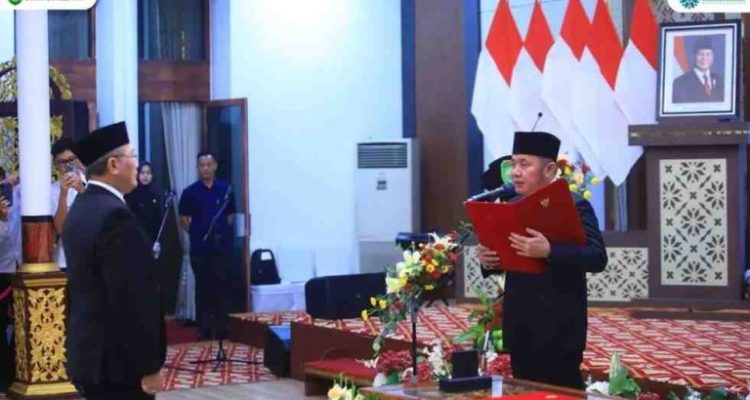H. Herman Deru, secara resmi mengukuhkan Supriyadi, S.E., M.M. sebagai Kepala Perwakilan Badan Pengawasan Keuangan dan Pembangunan (BPKP) Provinsi Sumsel, pada Selasa (24/6/2025), bertempat di Griya Agung Palembang.