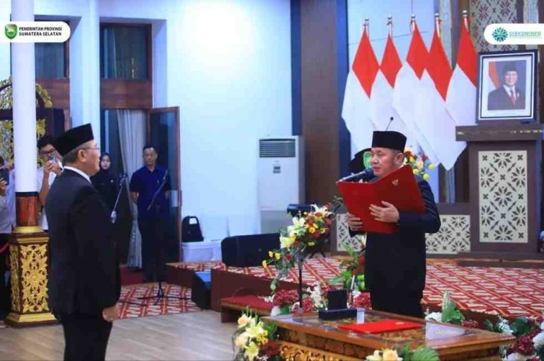 H. Herman Deru, secara resmi mengukuhkan Supriyadi, S.E., M.M. sebagai Kepala Perwakilan Badan Pengawasan Keuangan dan Pembangunan (BPKP) Provinsi Sumsel, pada Selasa (24/6/2025), bertempat di Griya Agung Palembang.