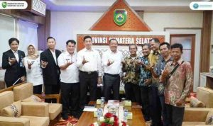 H. Cik Ujang menerima audiensi Pengurus Dewan Pimpinan Daerah Perkumpulan Penggilingan Padi dan Pengusaha Beras Indonesia (DPD PERPADI) dalam rangka silaturahmi di Ruang Tamu Wakil Gubernur Sumsel (Rabu, 4/6/2025).
