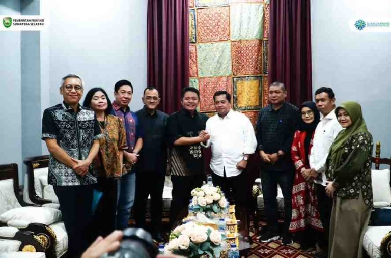 H. Herman Deru menunjukkan komitmennya terhadap pembangunan daerah dengan menerima audiensi Bupati Banyuasin, H. Askolani, di Griya Agung pada Senin (9/6/2025).