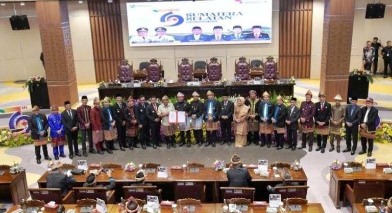 Dewan Perwakilan Rakyat Daerah (DPRD) Provinsi Sumatera Selatan (Sumsel) menggelar sidang paripurna istimewa dalam rangka memperingati Hari Jadi ke-79 Provinsi Sumsel, bertempat di Ruang Rapat Paripurna DPRD Provinsi Sumsel Jalan Kapten A. Rivai No.1, Lorok Pakjo, Kecamatan Ilir Barat I, Kota Palembang, pada hari Kamis, tanggal 15 Mei 2025