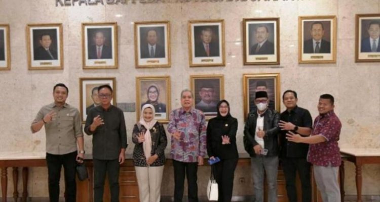 Komisi IV Dewan Perwakilan Rakyat Daerah (DPRD) Provinsi Sumatera Selatan (Sumsel) melaksanakan kunjungan kerja ke Badan Perencanaan Pembangunan Daerah (Bappeda) dan DPRD Provinsi DKI Jakarta pada hari Sabtu, tanggal 10 Mei 2025.