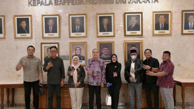 Komisi IV Dewan Perwakilan Rakyat Daerah (DPRD) Provinsi Sumatera Selatan (Sumsel) melaksanakan kunjungan kerja ke Badan Perencanaan Pembangunan Daerah (Bappeda) dan DPRD Provinsi DKI Jakarta pada hari Sabtu, tanggal 10 Mei 2025.