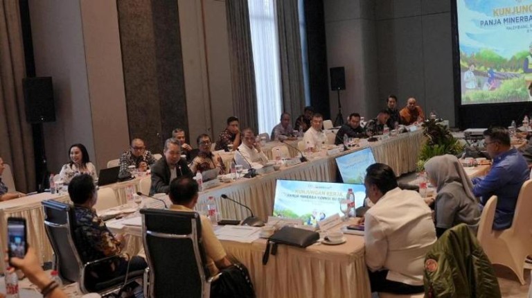 Dewan Perwakilan Rakyat Daerah (DPRD) Provinsi Sumatera Selatan (Sumsel) menerima kunjungan kerja Panitia Kerja (Panja) Mineral dan Batubara (Minerba) Komisi XII Dewan Perwakilan Rakyat (DPR) Republik Indonesia pada hari Jum’at, tanggal 9 Mei 2025.