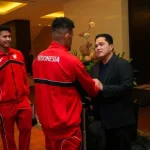 Ketua Umum PSS, Erick Thohir, menyapa pemain Timnas Indonesia. (MUSINEWS.ID/TRI)