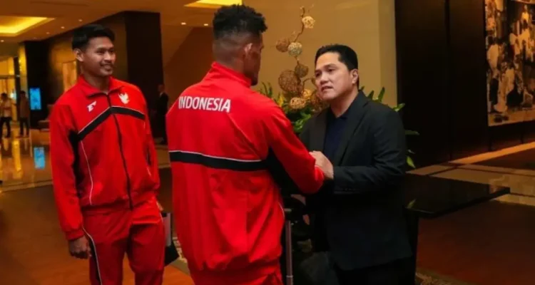 Ketua Umum PSS, Erick Thohir, menyapa pemain Timnas Indonesia. (MUSINEWS.ID/TRI)