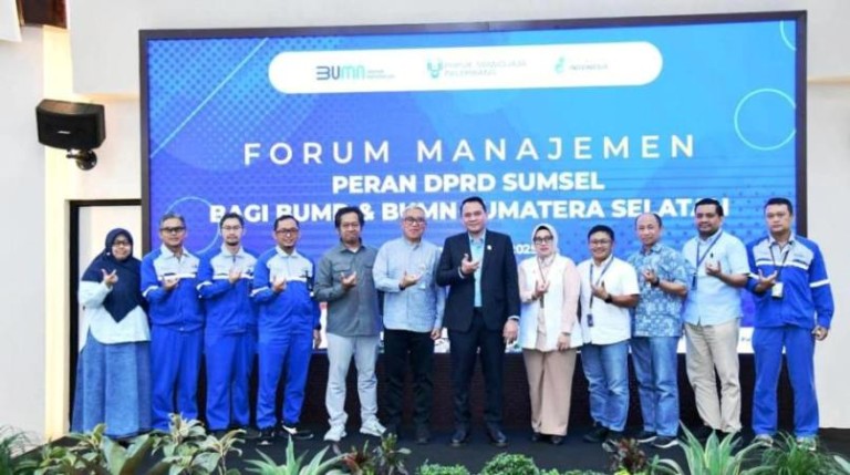 Ketua Dewan Perwakilan Rakyat Daerah (DPRD) Provinsi Sumatera Selatan (Sumsel), Andie Dinialdie, menjadi narasumber dalam acara Forum Manajemen Peran DPRD Sumsel Bagi BUMD dan BUMN yang diselenggarakan di Gedung Musi Diklat PT Pusri Palembang, pada hari Jum’at, tanggal 16 Mei 2025.