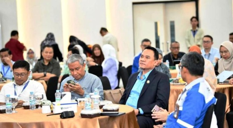 Ketua Dewan Perwakilan Rakyat Daerah (DPRD) Provinsi Sumatera Selatan (Sumsel), Andie Dinialdie, menjadi narasumber dalam acara Forum Manajemen Peran DPRD Sumsel Bagi BUMD dan BUMN yang diselenggarakan di Gedung Musi Diklat PT Pusri Palembang, pada hari Jum’at, tanggal 16 Mei 2025.