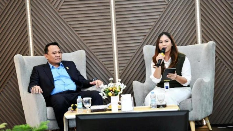 Ketua Dewan Perwakilan Rakyat Daerah (DPRD) Provinsi Sumatera Selatan (Sumsel), Andie Dinialdie, menjadi narasumber dalam acara Forum Manajemen Peran DPRD Sumsel Bagi BUMD dan BUMN yang diselenggarakan di Gedung Musi Diklat PT Pusri Palembang, pada hari Jum’at, tanggal 16 Mei 2025.