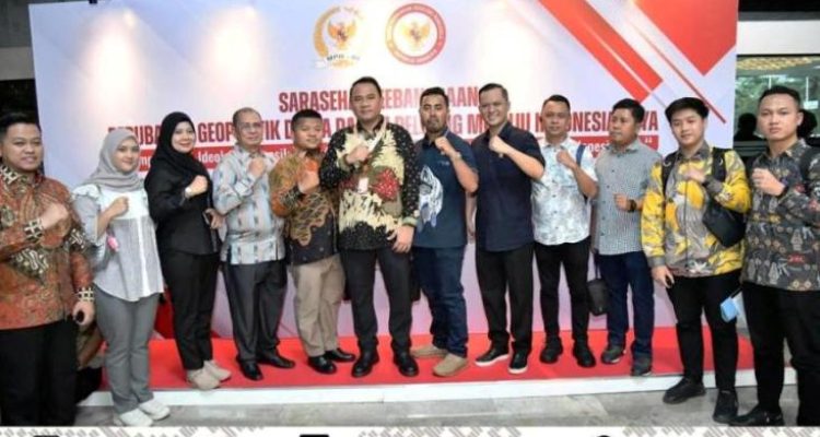 Ketua didampingi anggota Dewan Perwakilan Rakyat Daerah (DPRD) Provinsi Sumatera Selatan (Sumsel) menghadiri kegiatan Dialog Sarasehan dengan tema Memperkokoh Ideologi Pancasila, Tantangan Geopolitik Dunia, dan Peluang Menuju Indonesia Raya, di Gedung DPR/MPR Republik Indonesia, Jakarta, pada hari Rabu, tanggal 21 Mei 2025.