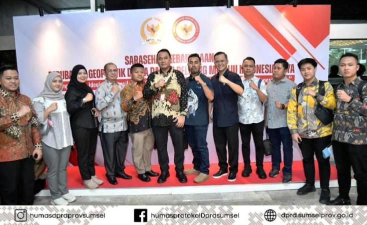 Ketua didampingi anggota Dewan Perwakilan Rakyat Daerah (DPRD) Provinsi Sumatera Selatan (Sumsel) menghadiri kegiatan Dialog Sarasehan dengan tema Memperkokoh Ideologi Pancasila, Tantangan Geopolitik Dunia, dan Peluang Menuju Indonesia Raya, di Gedung DPR/MPR Republik Indonesia, Jakarta, pada hari Rabu, tanggal 21 Mei 2025.