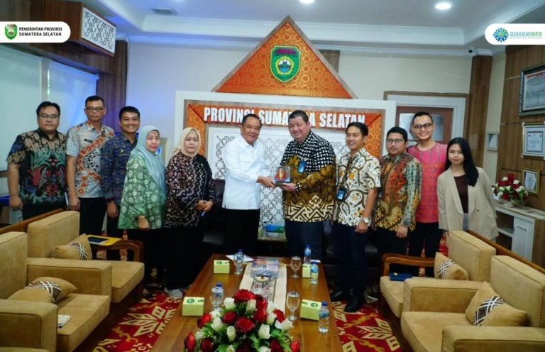 H. Cik Ujang menerima audiensi pimpinan wilayah Jamkrindo Sumbagsel di Ruang Tamu Wakil Gubernur, Kamis (19/6/2025).