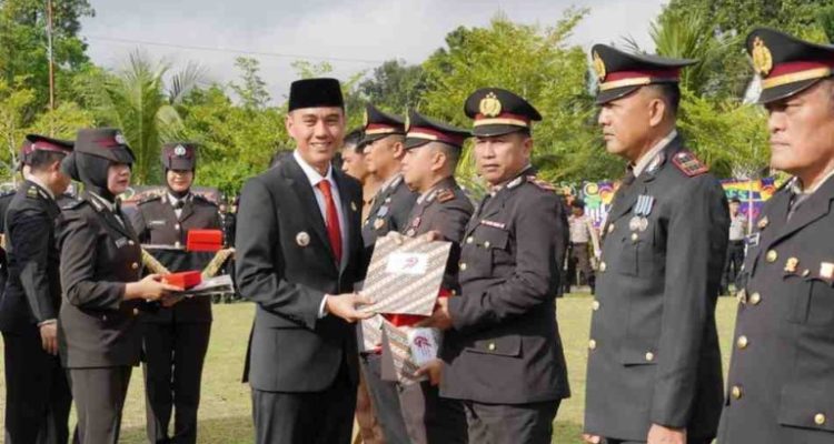 Bupati Ogan Komering Ilir (OKI), H. Muchendi Mahzareki menghadiri sekaligus pimpin apel peringatan Hari Ulang Tahun Bhayangkara ke-79 tahun 2025.