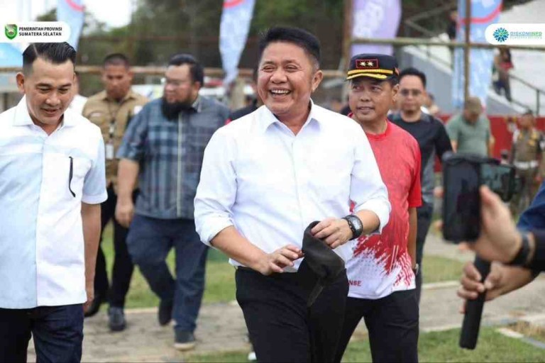 H. Herman Deru membuka Turnamen Sepakbola Antar Partai Politik bertempat di Lapangan Baseball Jakabaring Sport City, Rabu (9/7/2025). 