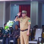 Upacara berlangsung di Halaman Pendopoan Griya Bumi Serasan Sekate, Senin (14/7/2025).