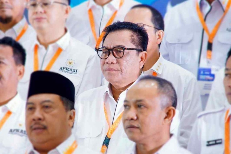 Dewan Pengurus Asosiasi Pemerintah Kabupaten Seluruh Indonesia (APKASI) 2025–2030 sebagai wakil wakil Bendahara Umum, setelah dikukuhkan langsung oleh Menteri Dalam Negeri Tito Karnavian bertempat di Puri Agung, Grand Sahid Jaya Hotel Jakarta Pusat, Kamis (17/7/2025).