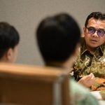 Wamenkomdigi Nezar Patria dalam pertemuan dengan Wakil Duta Besar Singapura untuk Indonesia Terrence Teo di Kantor Kementerian Komdigi, Jakarta Pusat (foto: Humas Kemkomdigi)