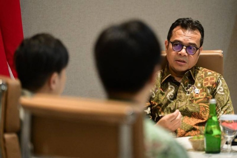 Wamenkomdigi Nezar Patria dalam pertemuan dengan Wakil Duta Besar Singapura untuk Indonesia Terrence Teo di Kantor Kementerian Komdigi, Jakarta Pusat (foto: Humas Kemkomdigi)