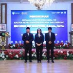 H. Herman Deru, secara resmi mengukuhkan Heni Sri Wahyuni, S.Kom., M.T.I. sebagai Kepala Kantor Regional VII Badan Kepegawaian Negara (BKN) Palembang. Acara pengukuhan ini berlangsung di Griya Agung Palembang. Selasa (22/7/2025).