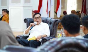 H M Toha SH menerima audiensi jajaran Pengurus Ikatan Mahasiswa Musi Banyuasin (IMMUBA) di Guest House Griya Bumi Serasan Sekate, Jumat (25/7/2025).