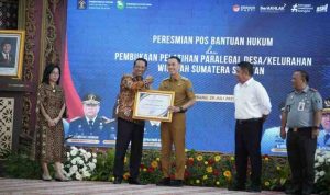 Penghargaan tersebut diserahkan langsung oleh Menteri Hukum RI, Supratman Andi Agtas, kepada Bupati OKI H. Muchendi di Griya Agung Palembang, Senin (28/7/2025)