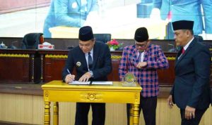 H M Toha SH menghadiri secara langsung Rapat Paripurna Masa Persidangan III Rapat ke-12 pada, Senin (28/7/2025) di Ruang Rapat Paripurna DPRD Kabupaten Musi Banyuasin.