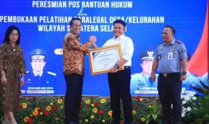H. Herman Deru hari ini meresmikan Pos Bantuan Hukum (Posbankum) dan Pembukaan Pelatihan Paralegal Desa/Kelurahan Wilayah Sumatera Selatan. Acara yang berlangsung di Griya Agung Palembang, Senin (28/07/2025)
