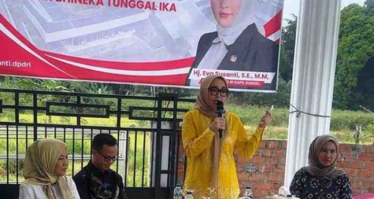 Hj. Eva Susanti, melaksanakan kegiatan Sosialisasi Empat Pilar MPR RI di Desa Muara Siban, Kecamatan Pulau Pinang, Kabupaten Lahat, Senin (28/7/2025).