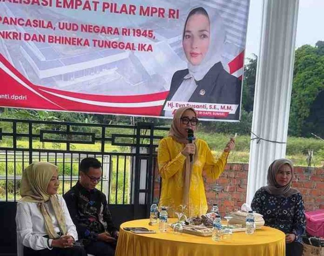 Hj. Eva Susanti, melaksanakan kegiatan Sosialisasi Empat Pilar MPR RI di Desa Muara Siban, Kecamatan Pulau Pinang, Kabupaten Lahat, Senin (28/7/2025).