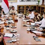 Presiden Prabowo Subianto memimpin rapat terbatas bersama sejumlah Menteri Kabinet Merah Putih di Istana Merdeka, Jakarta, pada Rabu, 30 Juli 2025. Foto: BPMI Setpres/Rusman
