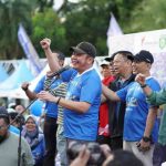 Gubernur Sumatera Selatan H. Herman Deru didampingi Wali Kota Palembang, H. Ratu Dewa melepas secara resmi peserta jalan sehat dalam rangka memperingati HUT ke-30 Harian Sumatera Ekspres (Sumeks), yang digelar di kawasan Jakabaring Sport City (JSC), Palembang, Minggu pagi (20/7/2025).