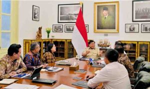 Presiden Prabowo Subianto memimpin rapat bersama jajaran menteri bidang perekonomian di Istana Merdeka, Jakarta, pada Selasa (22/7/2025). (Foto: BPMI Setpres/Laily Rachev)