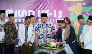 H. Herman Deru, menunjukkan komitmennya terhadap pengembangan pendidikan keagamaan dengan menghadiri Milad ke-15 Pondok Pesantren Tahfizh Kiai Marogan. Acara ini semakin istimewa dengan peluncuran Pesantren Lansia Marogan dan peresmian cabang Universitas PTIQ Jakarta di Sumsel. Sabtu, 19/07/2025.