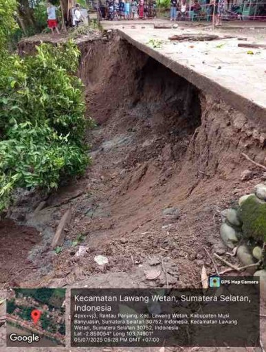 Tanah longsor hebat melanda Dusun 5, Desa Rantau Panjang, Kecamatan Lawang Wetan, Kabupaten Musi Banyuasin (Muba), Sabtu (5/7/2025).