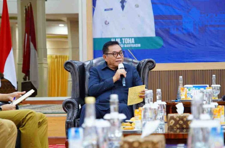 Bupati Muba H. M. Toha menerima audiensi dari jajaran Kantor Imigrasi Kelas I TPI Palembang dalam pertemuan strategis yang digelar di Guesthouse Serasan Sekate, Senin (7/7).