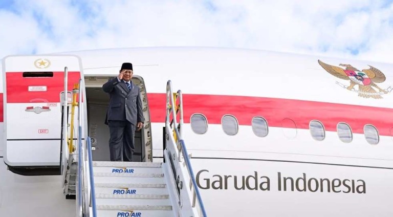 Presiden Republik Indonesia, Prabowo Subianto bertolak menuju Ibu Kota Brasil, Brasilia, pada Senin, 7 Juli 2025. Foto: BPMI Setpres/Muchlis Jr